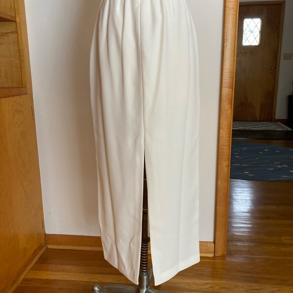 Crimson by Lawrence Kurtz White Festive Mother of the Bride 8P Formal Skirt Set - Picture 14 of 16